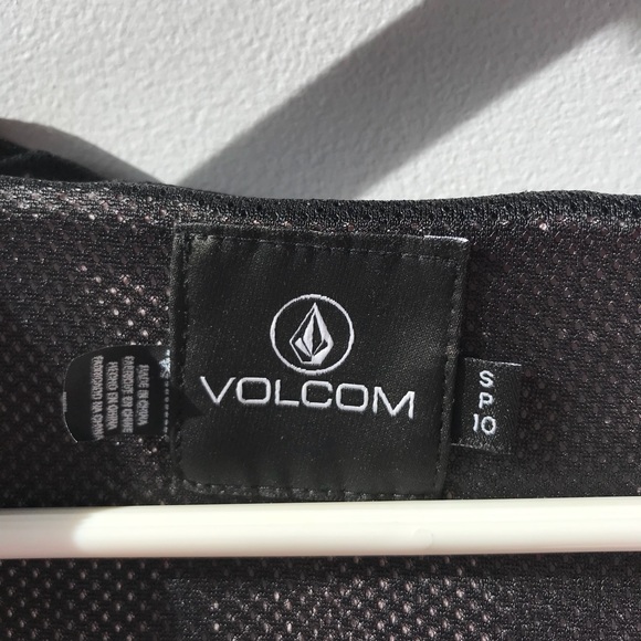 Volcom Enemy Stone hooded windbreaker - Picture 8 of 8